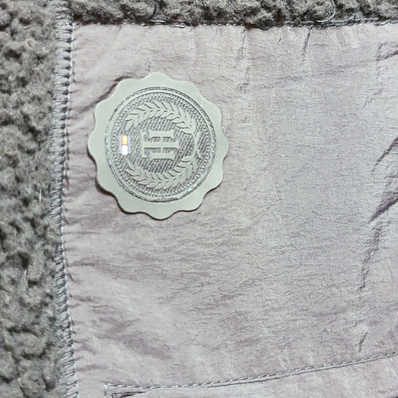 Tommy Hilfiger size small women's.   New with tags. - Picture 2 of 4